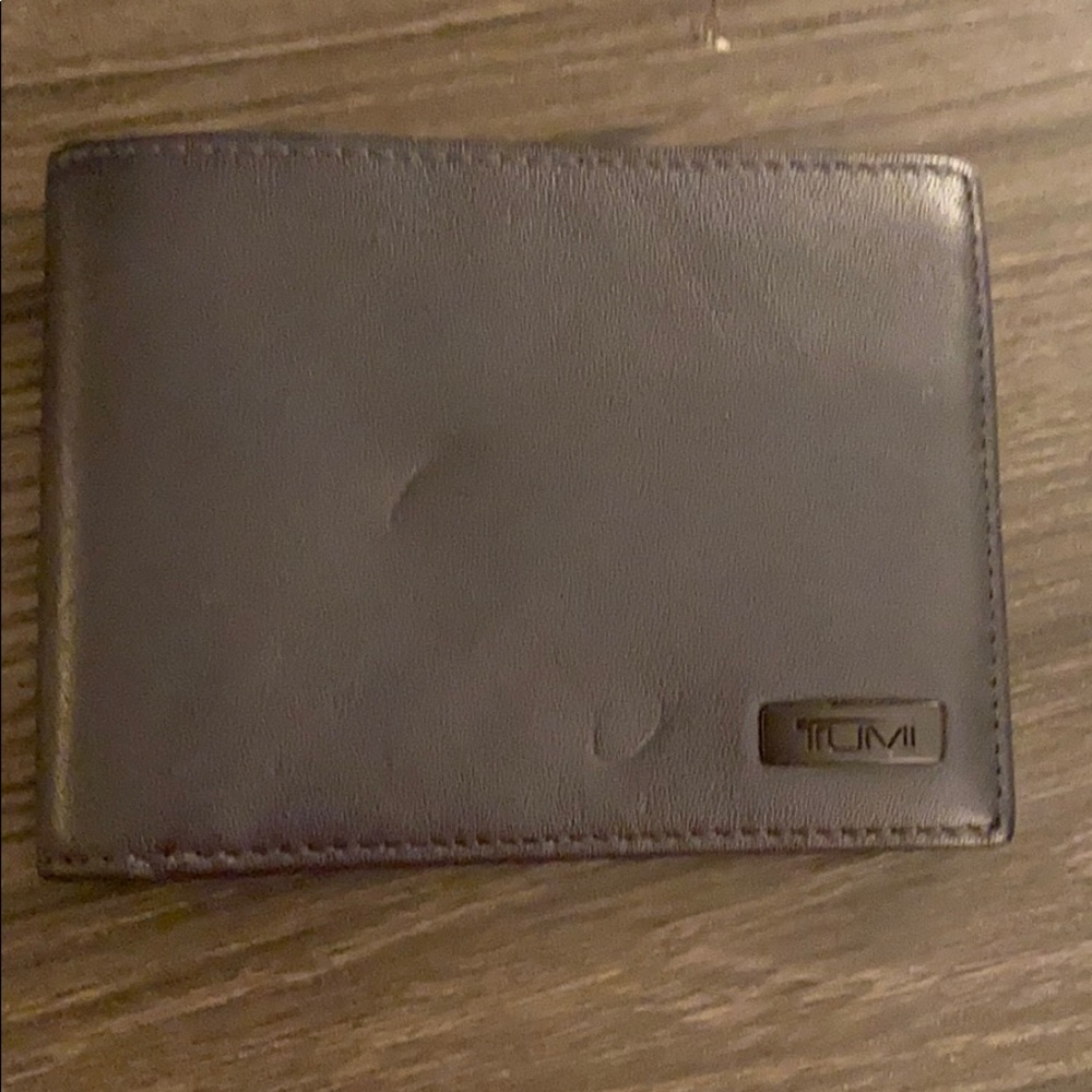 TUMI Leather wallet, MINT condition, no wear.